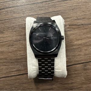 Nixon Watch